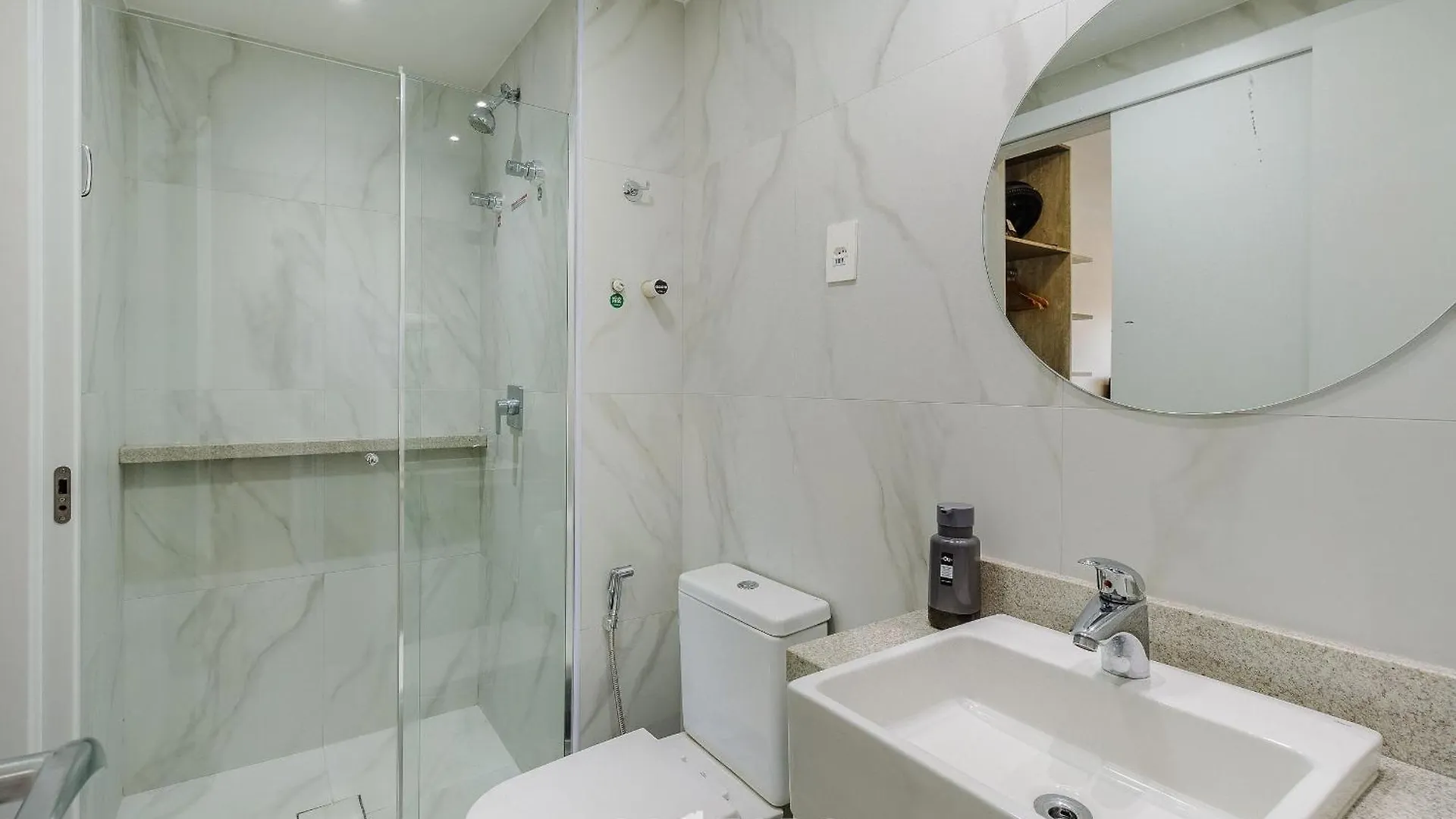Air - Apartamentos Bem Localizados Em Porto Alegre/Rs 0*,